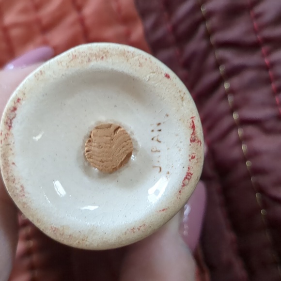 Vintage salt and pepper shakers. - Picture 6 of 9